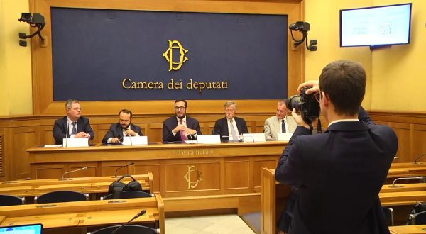 Science Calling, alla Camera il podcast che avvicina i cittadini alla ricerca