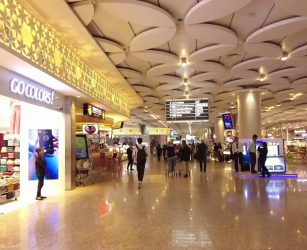 Turismo, i viaggiatori pi&ugrave; giovani spingono gli acquisti