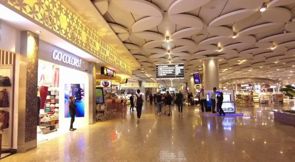 Turismo, i viaggiatori più giovani spingono gli acquisti