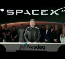Elon Musk: &ldquo;SpaceX vuole portarvi sulla Luna, su Marte e oltre&rdquo;