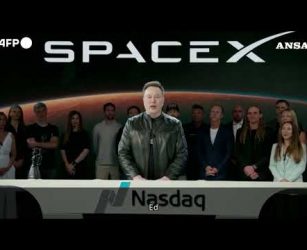 Elon Musk: &ldquo;SpaceX vuole portarvi sulla Luna, su Marte e oltre&rdquo;