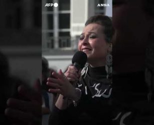 A Parigi Noa e Mira Awad cantano per la pace tra Israele e Palestina #ansa #news