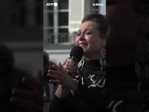 A Parigi Noa e Mira Awad cantano per la pace tra Israele e Palestina #ansa #news