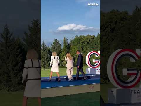 G7, Macron posta l’arrivo di Meloni sulle note di “Felicità” di Albano e Romina #ansa #news