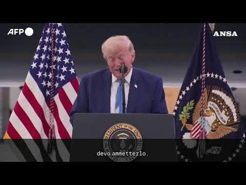 Trump presenta il nuovo Air Force One: "Trasformato in una Casa Bianca volante"