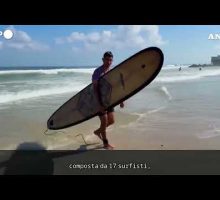 A Gaza, il surf diventa sopravvivenza: "Ci permette di respirare"
