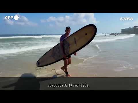 A Gaza, il surf diventa sopravvivenza: "Ci permette di respirare"