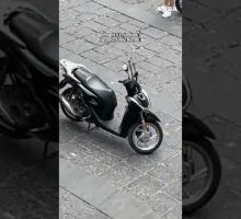 Spari in centro a Napoli, sui social i video in stile Gomorra: sequestrato un Kalashnikov #ansa