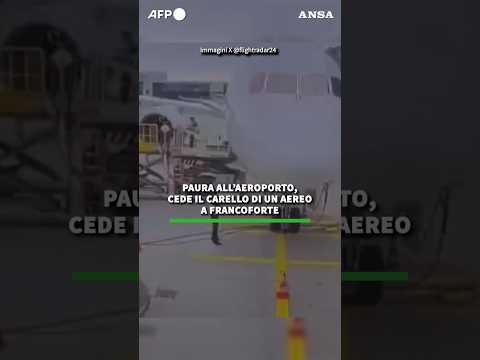 Paura all’aeroporto, cede il carrello di un aereo a Francoforte #ansa #news