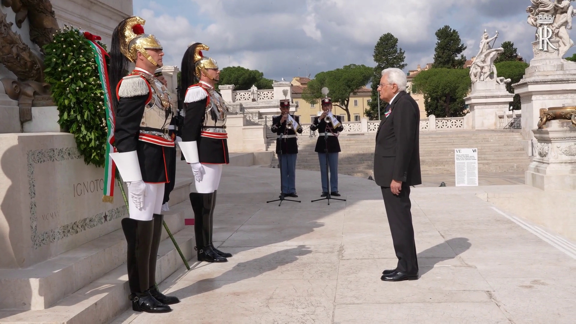 2 Giugno, Mattarella depone una corona d'alloro sulla tomba del Milite Ignoto
