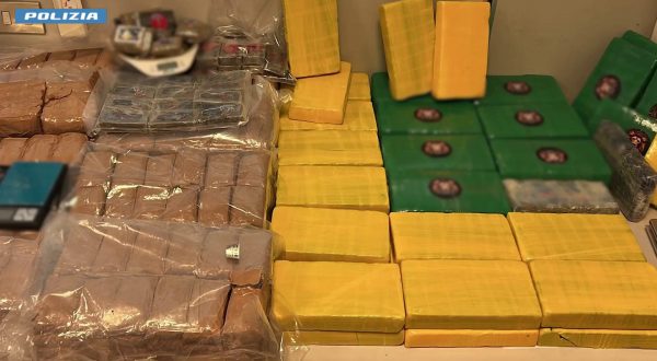 Maxi sequestro di droga nel Milanese, arrestato 42enne con 45 kg di cocaina