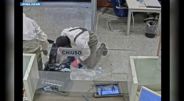 Sgominata ‘banda del buco’, 12 arresti tra Caserta e Napoli