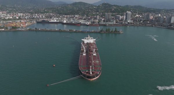 Intesa Usa – Iran, Hormuz riapre, sollievo per mercati e logistica