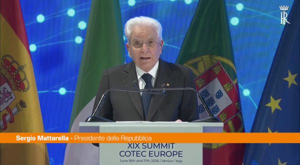 IA, Mattarella “Rischi da divari e concentrazione nelle mani di pochi”