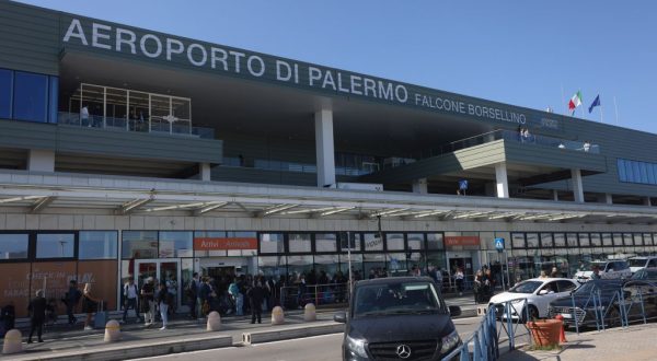 Eruzione dell’Etna, l’aeroporto di Palermo ha gestito circa 100 voli dirottati da Catania e la riprogrammazione di altri 100