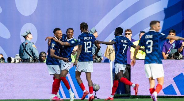 Doppio Mbappè e Barcola: la Francia domina la Svezia e vola agli ottavi