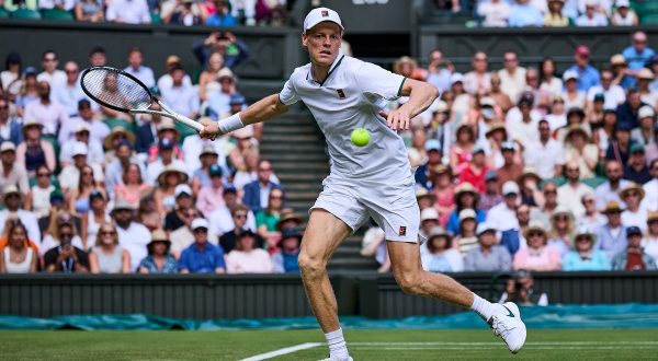 Sinner piega Brooksby in 3 set e vola agli ottavi a Wimbledon