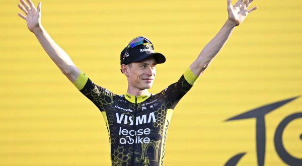 Cronosquadre alla Visma, Vingegaard prima maglia gialla del Tour