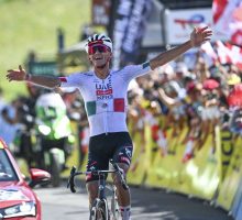 Del Toro vince 2^ tappa su Pogacar, Vingegaard resta leader del Tour
