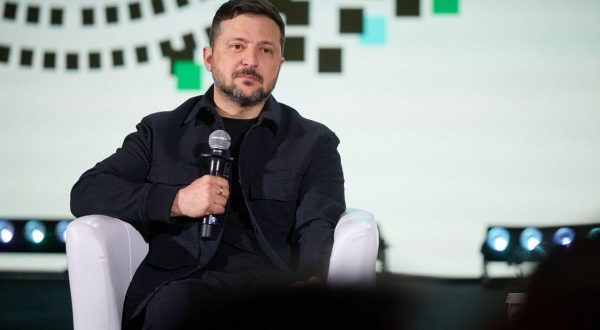 Ucraina, Zelensky &ldquo;Putin teme per la sua vita, pace vicina se lascer&agrave; Mosca&rdquo;