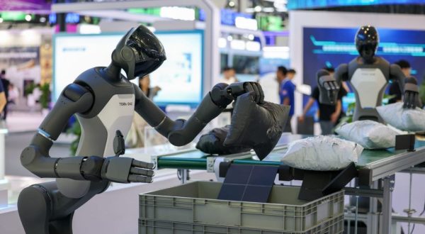 Cina, nel 2026 la produzione di robot umanoidi supererà le 100.000 unità