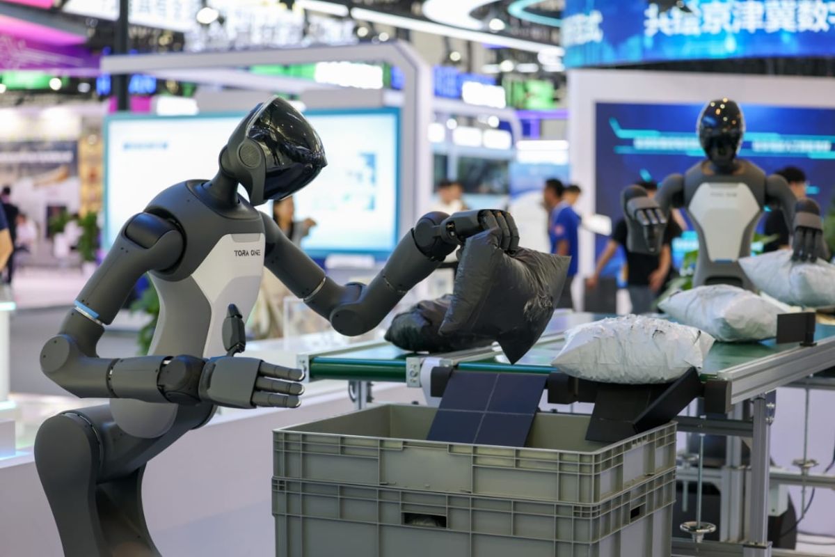Cina, nel 2026 la produzione di robot umanoidi superer&agrave; le 100.000 unit&agrave;