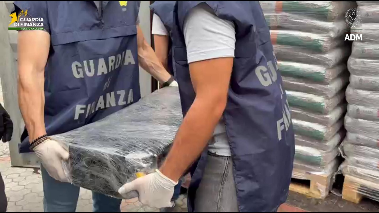 Sequestrati al porto di Gioia Tauro 113 kg di cocaina