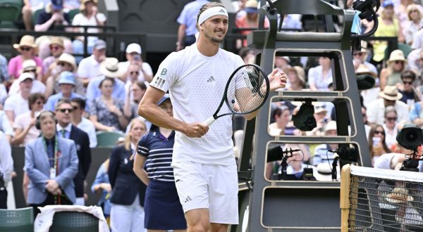 Zverev piega Fery e vola in finale a Wimbledon