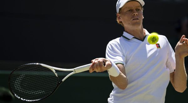 A Wimbledon Sinner piega Djokovic in 3 set, è in finale contro Zverev