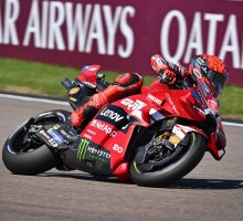 Marc Marquez in pole al Sachsenring, caduta per Bezzecchi