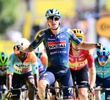 Merlier concede il bis in volata al Tour, Pogacar resta in giallo