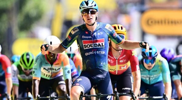 Merlier concede il bis in volata al Tour, Pogacar resta in giallo