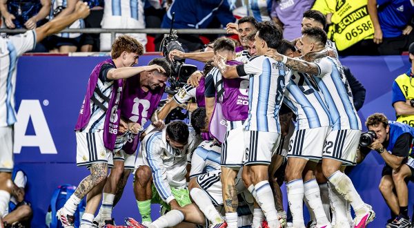 Argentina in semifinale soffrendo, Svizzera ko ai supplementari