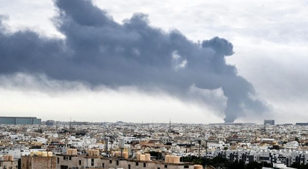 Iran, attaccate basi Usa in Bahrain, Kuwait e Giordania