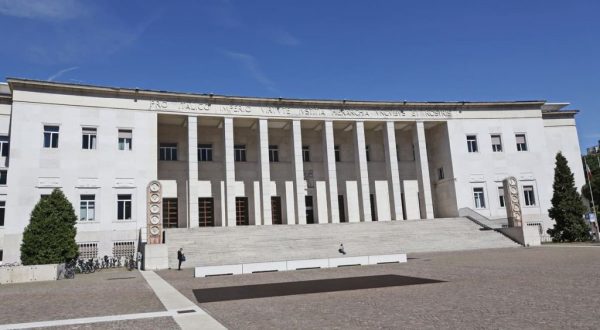 Crolla parte edificio Tribunale a Bolzano
