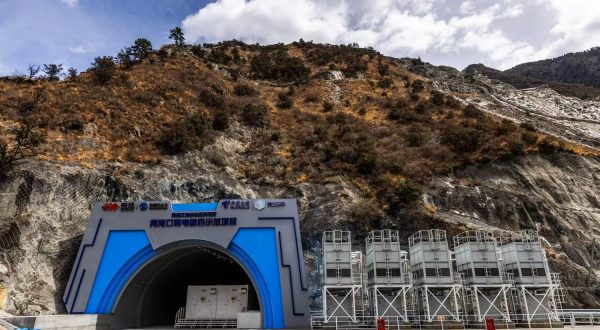 Cina, l&rsquo;IA gestir&agrave; una maxi centrale di energia idroelettrica, eolica e solare