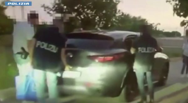 Catania, sparatoria con tre minorenni feriti, 5 fermi