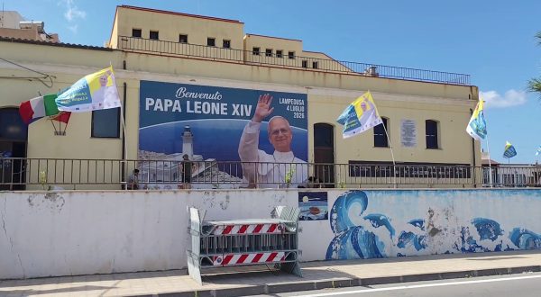 Lampedusa attende Papa Leone XIV, emozione ed entusiasmo per isolani e turisti