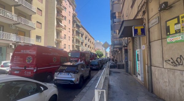 Omicidio a Palermo, un uomo si barrica in casa: le immagini