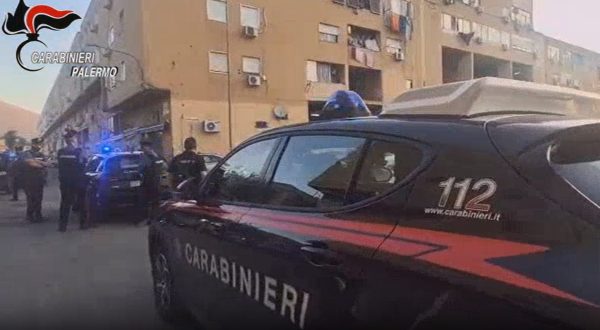 Blitz antimafia a Palermo, colpo al clan di Tommaso Natale: 15 fermi per estorsioni, armi e droga / Video