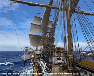 La Nave Amerigo Vespucci lascia Manhattan e viaggia verso Boston