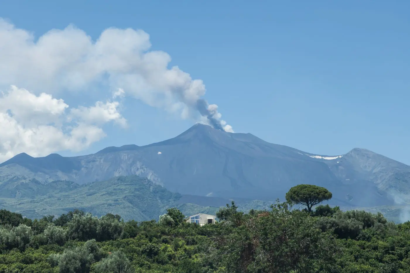 Eruzione dell&rsquo;Etna, ancora interrotte le attivit&agrave; di volo all&rsquo;aeroporto di Catania