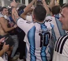 Messi e compagni agli ottavi, tifosi dell'Argentina in festa a Miami