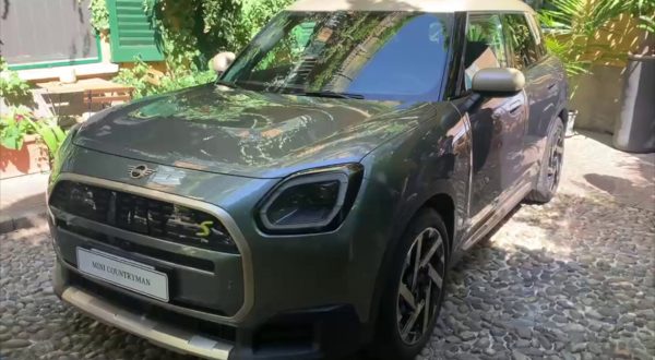 Mini Takes Care, geotessili bio e riciclo per salvare la neve in alta quota
