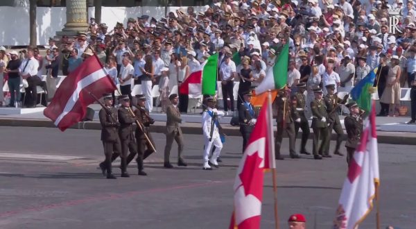 Francia, Mattarella a Parigi per la parata sugli Champs-Élysées