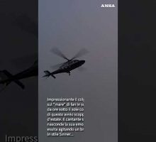 Ultimo arriva dal cielo ed esulta alla vista mozzafiato sui suoi fan #ansa