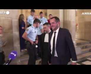 Marine Le Pen condannata, ma potr&agrave; candidarsi all'Eliseo