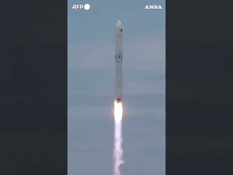 La Cina sfida SpaceX, recuperato un razzo per la prima volta #ansa