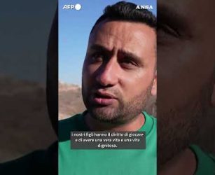 I palestinesi inviano un messaggio ai coloni con un festival #ansa