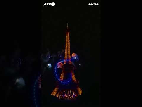 Fuochi e droni alla Tour Eiffel per la festa nazionale francese del 14 luglio #ansa